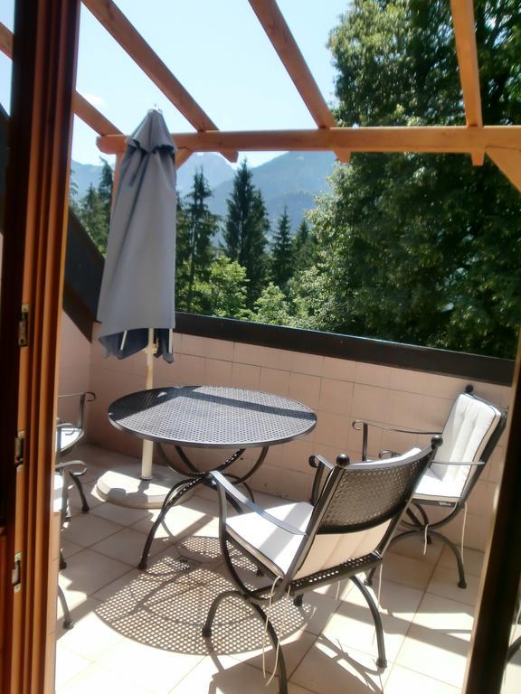 Garten- & Loggia-Appartement Herrenhaus Dellach im Drautal Szoba fotó
